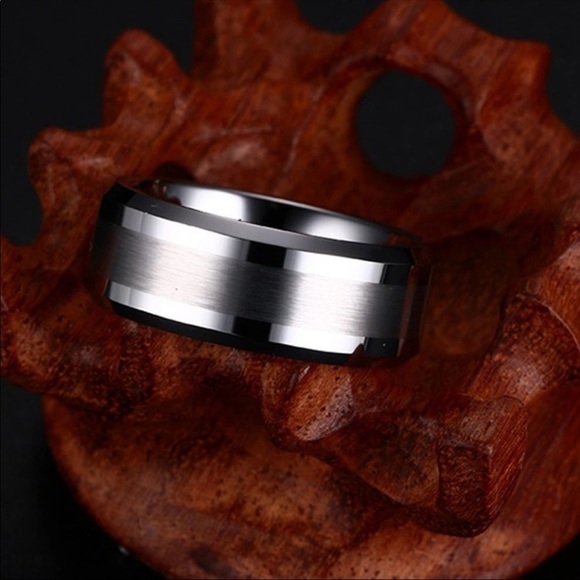 TUNGSTEN Men’s Carbide Ring. - Picture 2 of 8